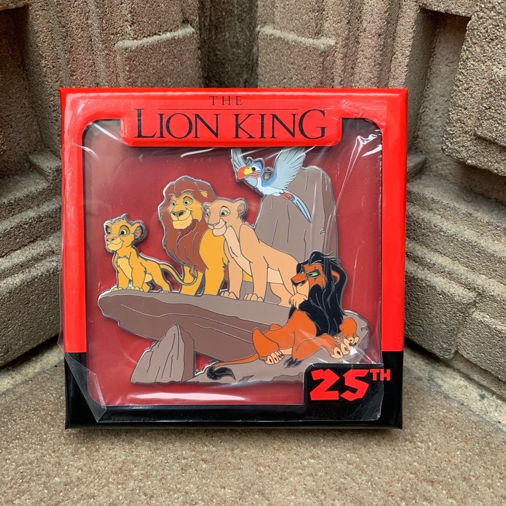Disney The lion king 25 anniversary jumbo pin.